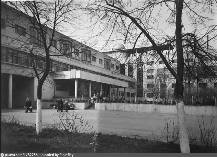 Дк автозавод богородск автобус. Дворец культуры автозавода им Лихачева 1931-1937 гг. Дворец культуры автозавода. Дворец культуры Московского автомобильного завода им и. Лихачева. ДК автозавода Нижний 232.