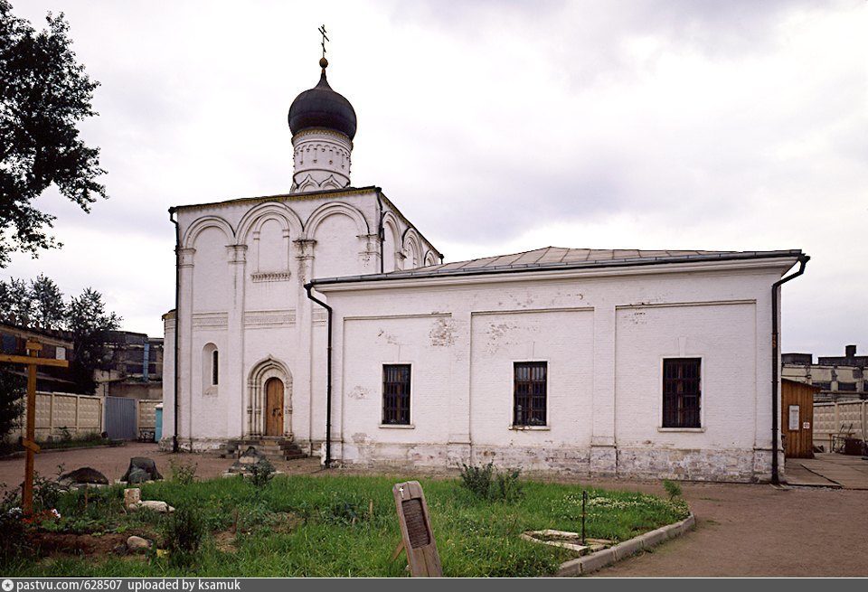 Храм рождества богородицы в старом симонове. Старое Симоново храм Рождества Пресвятой Богородицы. Церковь Рождества Богородицы в Старом Симонове в Москве. Симонов монастырь Церковь Рождества Богородицы. Храме Рождества Богородицы в Симоновом монастыре.