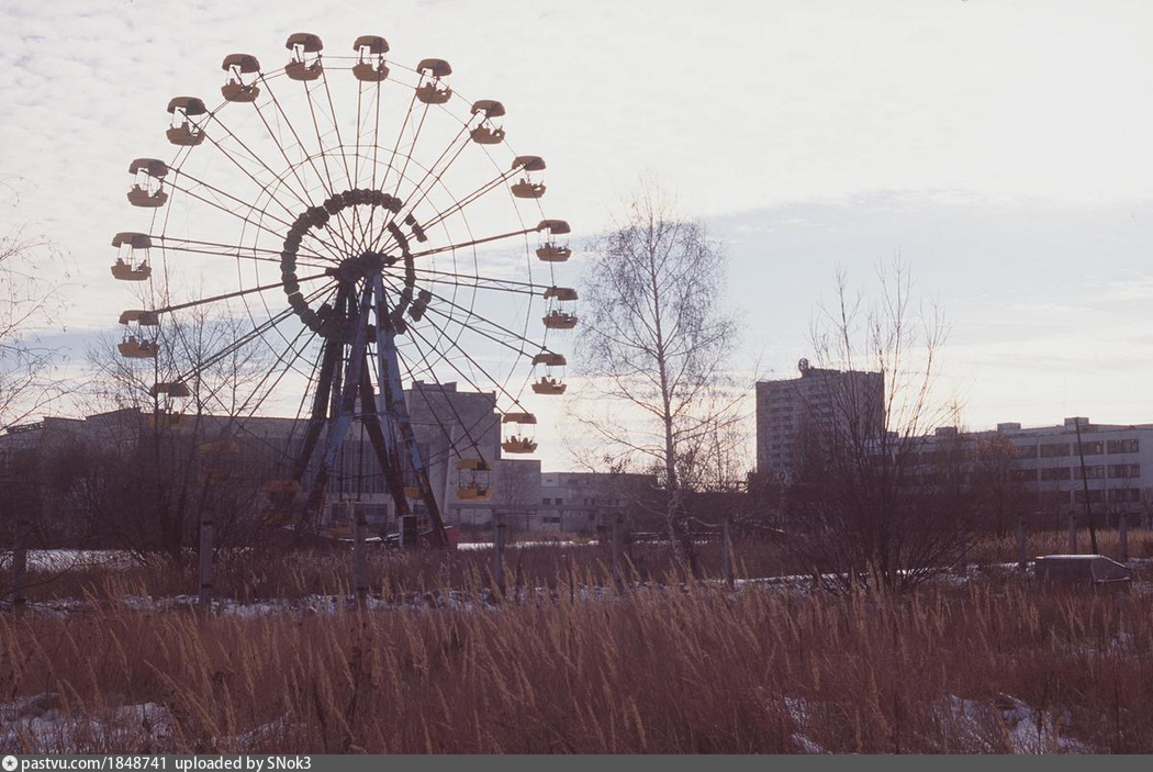 Презентация на тему припять. Сиреноголовый в припяти. Чернобыль припять история взрыва. Припять до катастрофы на чернобыльской аэс. Чернобыль припять до взрыва.