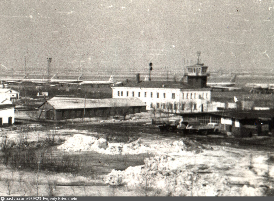 Город обь история. Толмачево 1957. Аэропорт Толмачево 1957. Толмачево в 1957 году. Город Обь аэропорт.