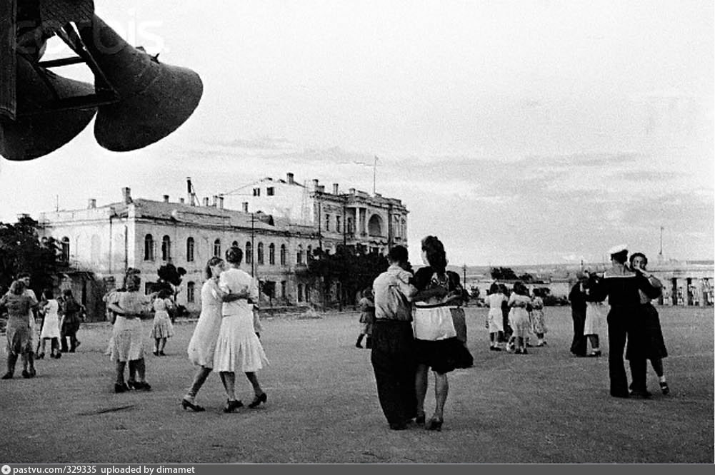 Ликование в день победы 1945. Польша 1950. Послевоенные танго. Послевоенные танго. Довоенные танцы.