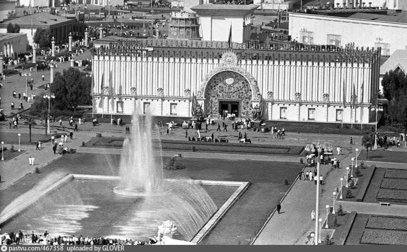 Фонтан дружбы народов вднх 1957. Москва площадь дружбы народов всхв 1954 год. Главный павильон всхв 1939. Площадь колхозов. Всесою́зная сельскохозя́йственная вы́ставка (всхв),.