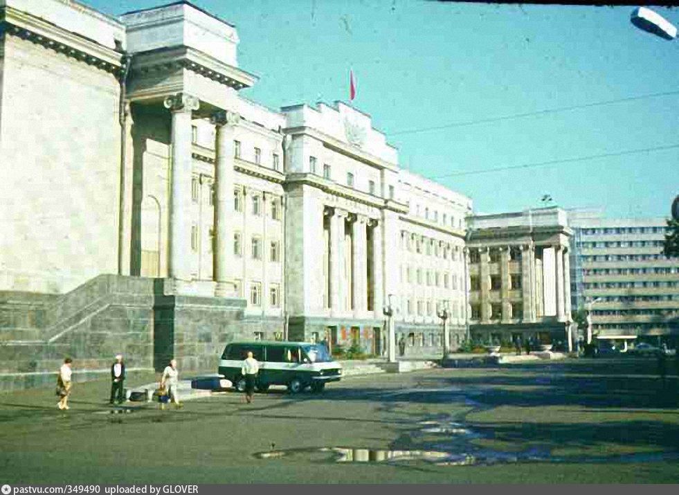 Фото советского оренбурга. Дом советов Оренбург 1950. Оренбург дом советов СССР. Дом советов Оренбург 1990. Оренбург 1941 дом советов.