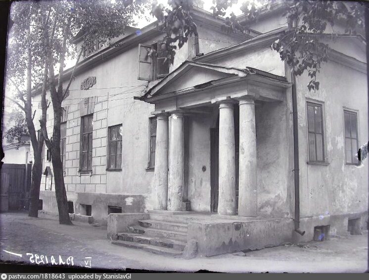 Дом в Плотниковом (Никольском) переулке