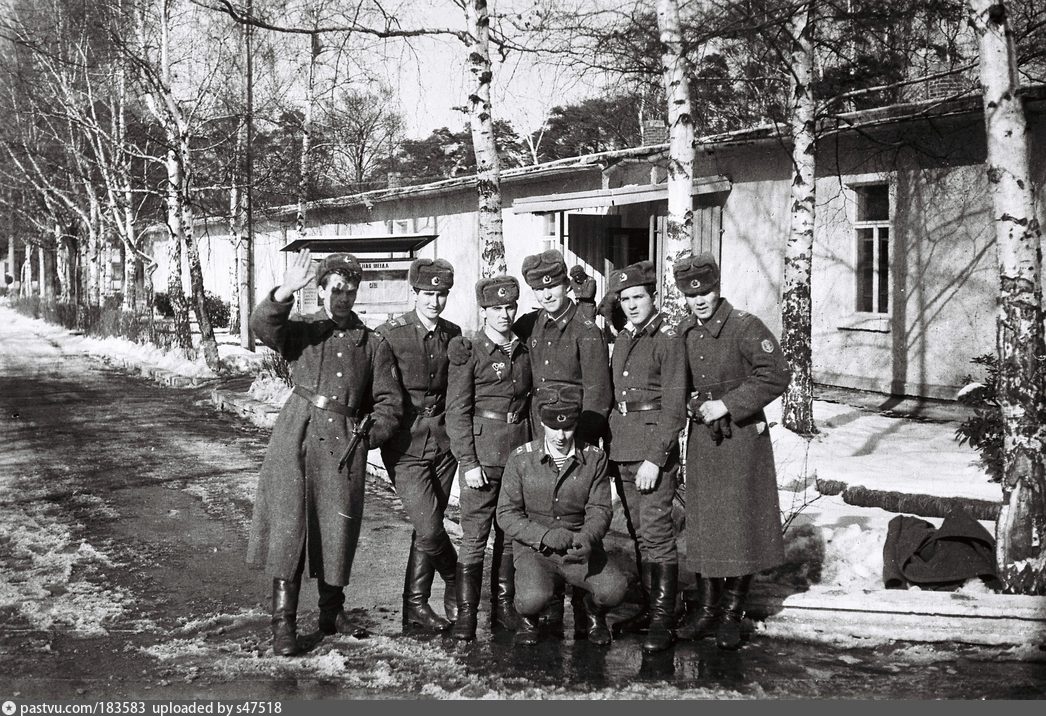 Гарнизон войсковой части. 1044 ОДШБ Кенигсбрюк 1984 1986. Танковый полк имени Сухэ Батора. Кенигсбрюк военный городок фото. Десантный штурмовой батальон Форст Цинна.