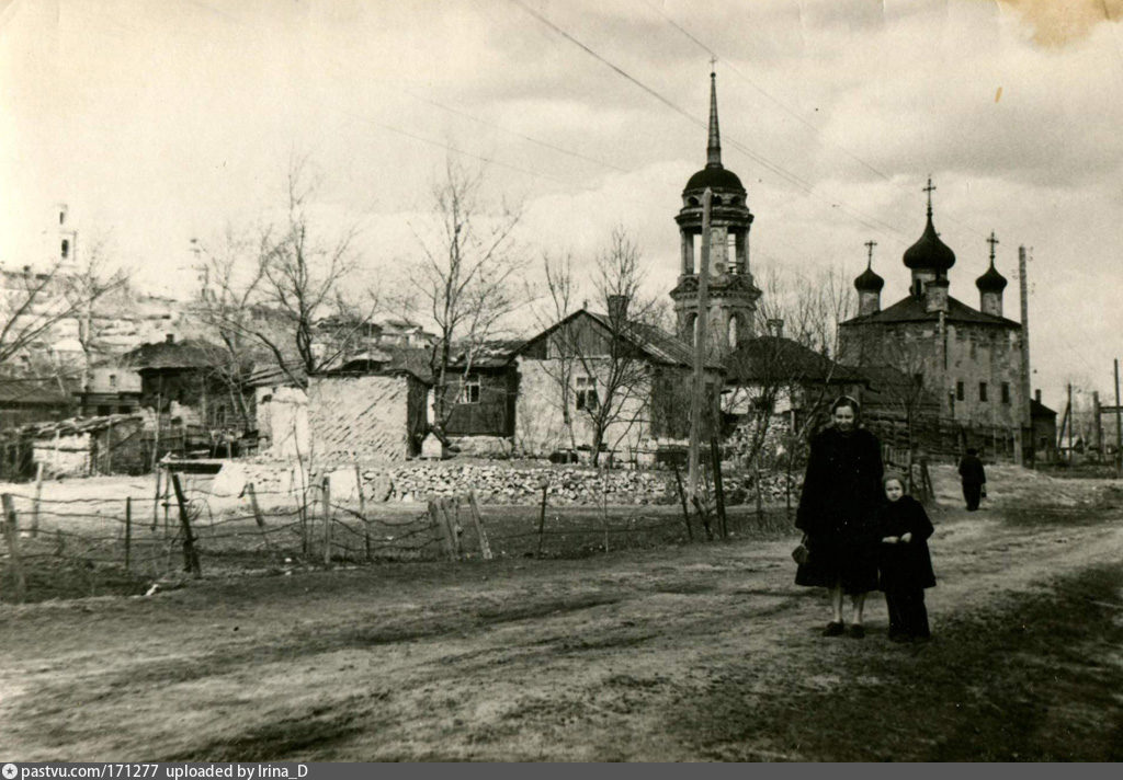 Храм в старых садах