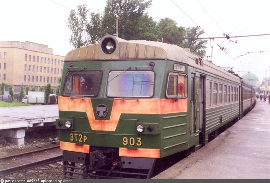 Спб поезд витебский. Витебский вокзал 1997 год. Поезд на Витебском вокзале. Витебский вокзал электрички. Электрички Витебский вокзал 2024.