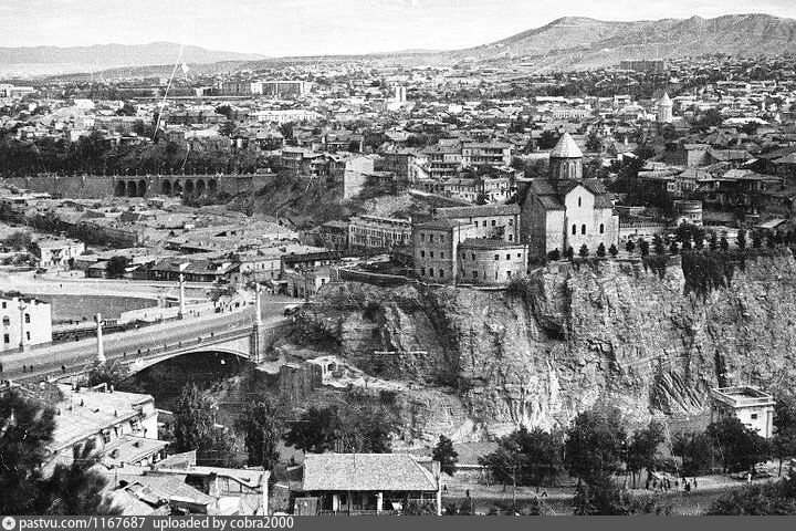 Тифлис википедия. Тбилиси 1931 год. Тбилиси 19 век. Тбилиси 1922. Метехский замок в Тифлисе.