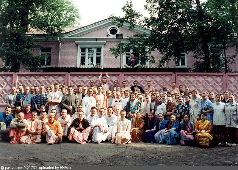 Храм Кришны в Москве улица Куусинена. Храм Кришны на Хорошёвском шоссе. ИСККОН храм Кришны Москва. Куусинена 19а храм Кришны.