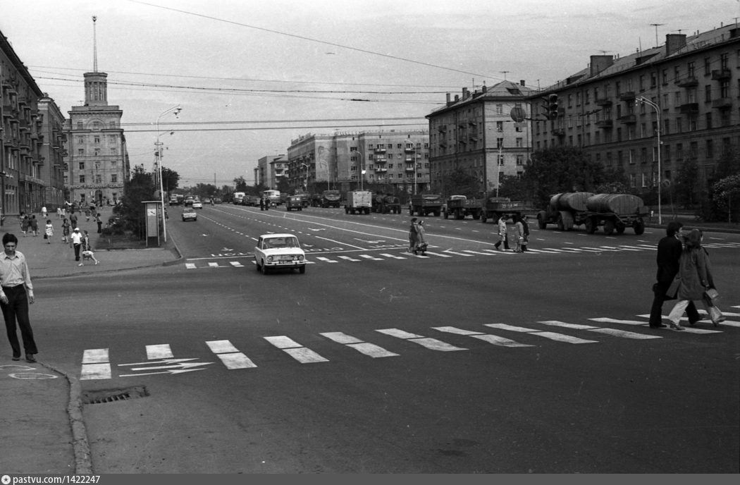 Зебры через Ленинградскую площадь Омска 