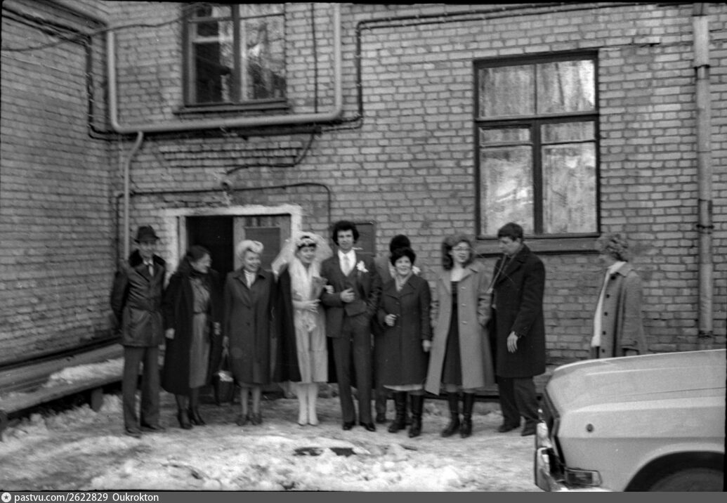 Первый подъезд дома 15к2 на улице Фабрициуса