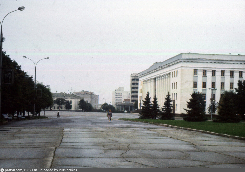 Высшая партийная школа ростов на дону. Здание обкома кпсс тюмень. Здания кпсс. Здание цк кпсс 1991. Здание обкома кпсс харьков.