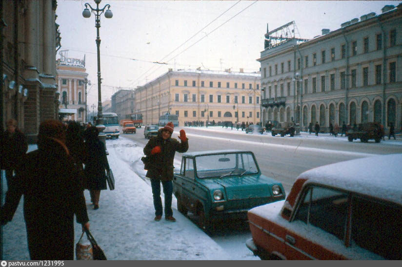 Питер правда. Невский проспект 1975. Невский проспект 1982 год. 1975 Год Невский проспект. Невский проспект 1994 год.