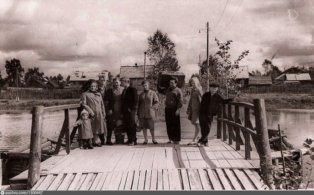 Заходи в таборах. Вытегра 1963г. Тихвин туман таборы. Мост в деревне табор. Старый Тихвин 1976 год.