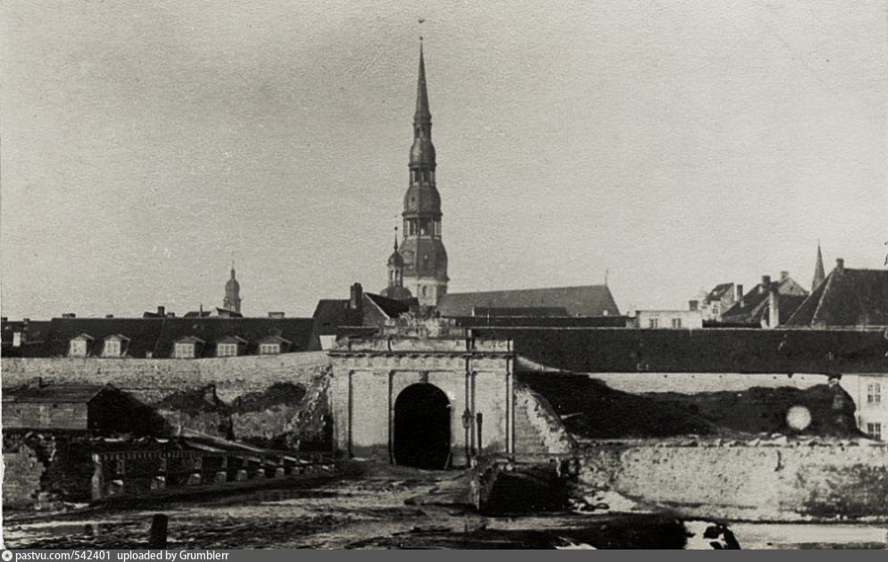 Основание города риги. Рига 19 век. Александровские ворота в Риге. Рига 1910. Рига до революции.