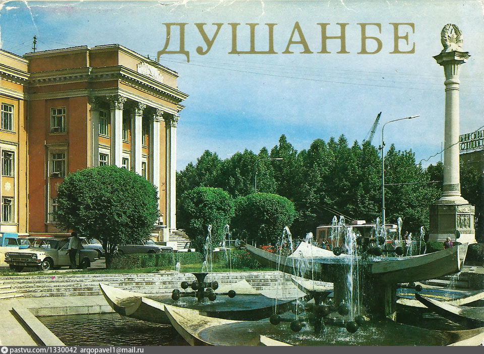 Таджикистан душанбе ночью. 1 месяц душанбе. Город душанбе столица таджикистана. Таджикистан душанбе зима. Монумент независимости в душанбе.