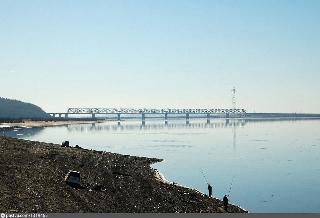 Левый берег амура. Мост через Амур Комсомольск-на-Амуре. Река Амур Хабаровск. Мост Комсомольск на Амуре Пивань. Река Амур Комсомольск на Амуре.