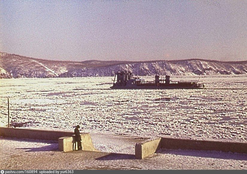 Комсомольск пивань. Паромная переправа Комсомольск-на-Амуре. Пивань Комсомольск на Амуре. Паромы Комсомольск на Амуре. Набережная Амура в Хабаровске в 1970 году.