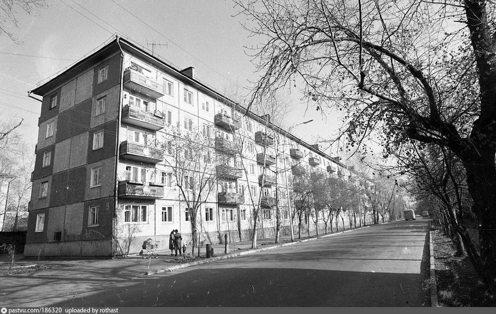 Улица володарского. Улица Володарского Иркутск. Улица Володарского Москва в СССР. Иркутск 1967. Иркутск в 1967 году.