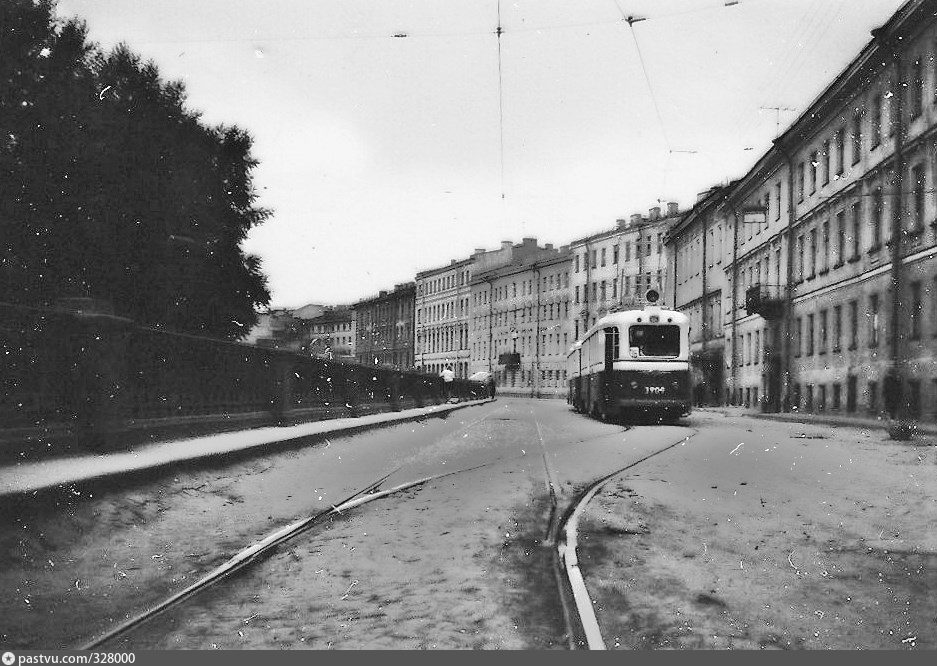 Ленинград старое слушать. Улица Плеханова Ленинград. Трамвай Ленинград 1953 ул. Марата. Трамвай Ленинград Ржевка. Старый Ленинград.