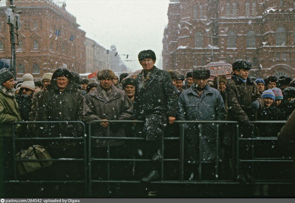 Фотографии 1991 года. СССР Москва 1991. Манежная площадь Москва 1991. Демонстрация на Манежной площади 1991. 20 Января 1991 года Манежная площадь.