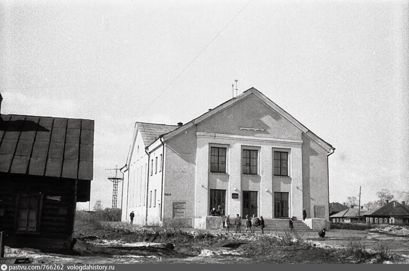 Середина 60. Улица 3 Интернационала Вологда. Вологда ул. Челюскинцев 60 старый дом. Вологда улица Челюскинцев фото. Старая Вологда в фотографиях ул Челюскинцев.