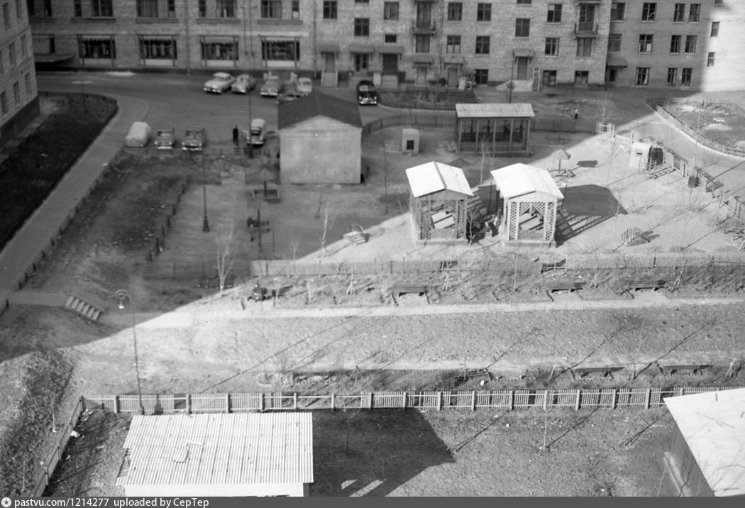 1-й Академический проезд (улица Вавилова), во дворе дома № 48