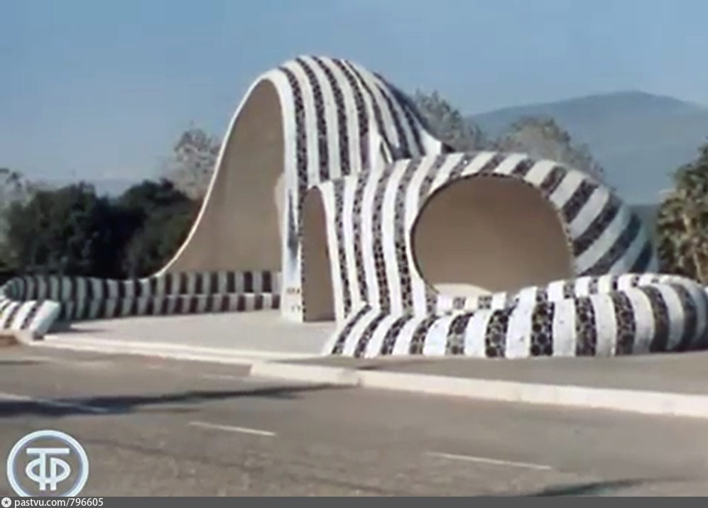 Остановка в абхазии по проекту церетели