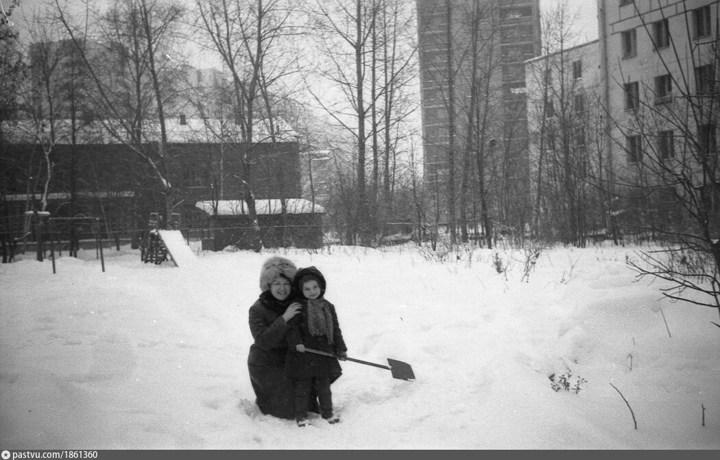 Звездный бульвар, во дворе дома № 36