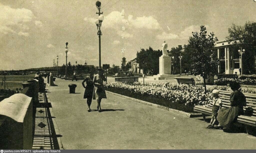 Памятник сталину у балтийского вокзала