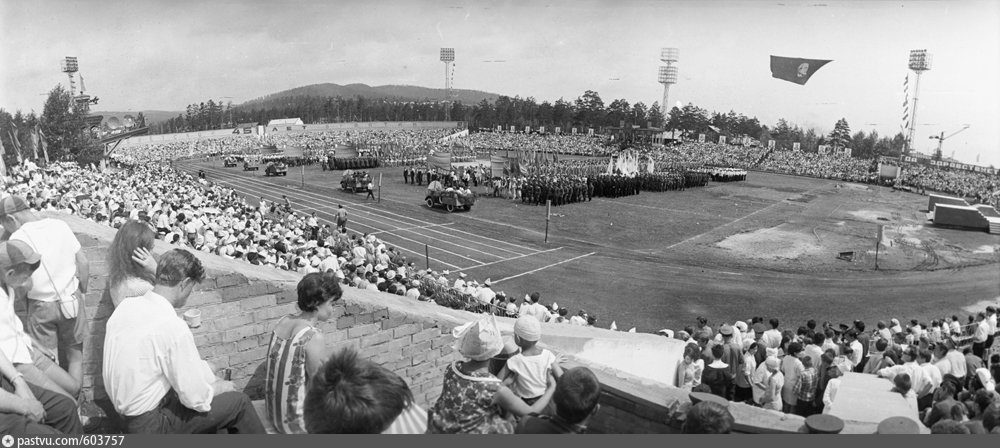 Советская бурятия. Улан Удэ 1960. Улан Удэ старый стадион. Стадион 25 летия октября в Улан-Удэ. Стадион 25 летия бурятской АССР.