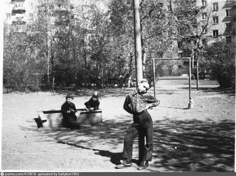 Двор Восточная д. 2