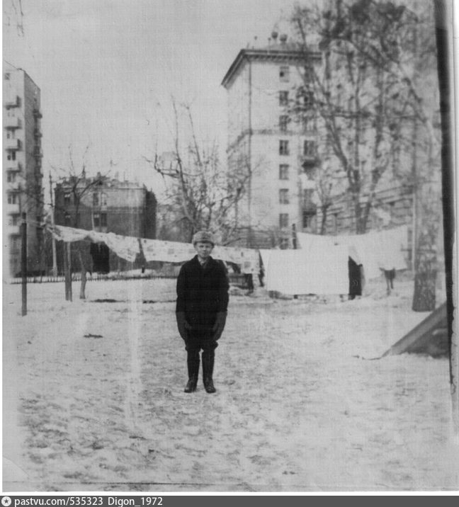 Во дворе дома №14, Мазутный проезд  (ул. Павла Корчагина,14)
