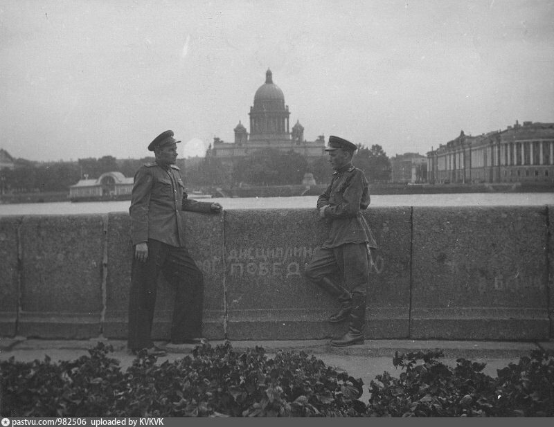 Фото у собора милиция