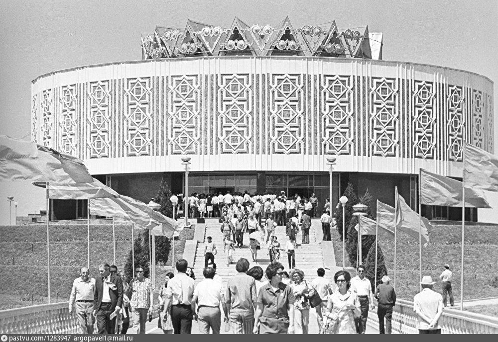 Ташкент дружба. Музей дружбы народов Ташкент. Ташкент 1966г. Узбекистан Ташкент 1966 года. В 1966 Г. В Г. Ташкенте до землетрясения.