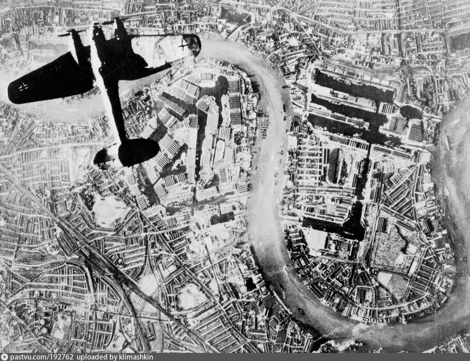 Немецкий бомбардировщик над Лондоном (1940)