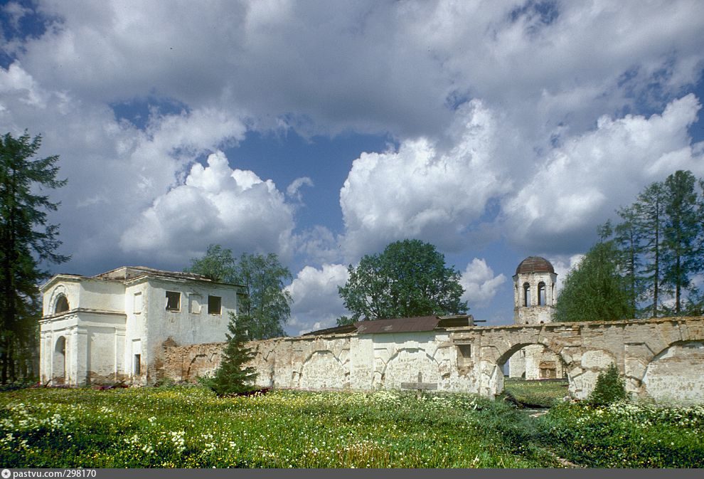 Святое озеро Каргополь часовня