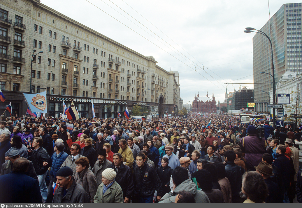 События в москве 3 августа. Митинг у Моссовета 1993. Митинг у здания Моссовета. События 1993. События 1993 года в Москве.