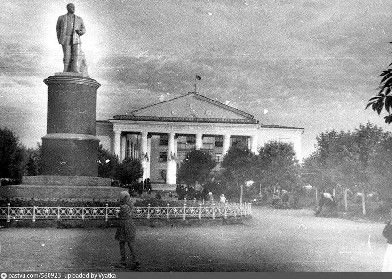 1960 киров. Площадь 20 Партсъезда Киров. Киров завод двадцатого Партсъезда. Площадь XX Партсъезда Киров. ДК 20 Партсъезда Киров.