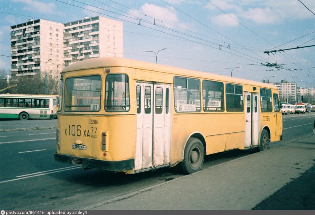 Площадь автобуса. ЛИАЗ 677м ЯАЗ. ЛИАЗ 677 Москва. ЛИАЗ 677 Москва СССР. Автобусы ЛИАЗ 677 В Москве.