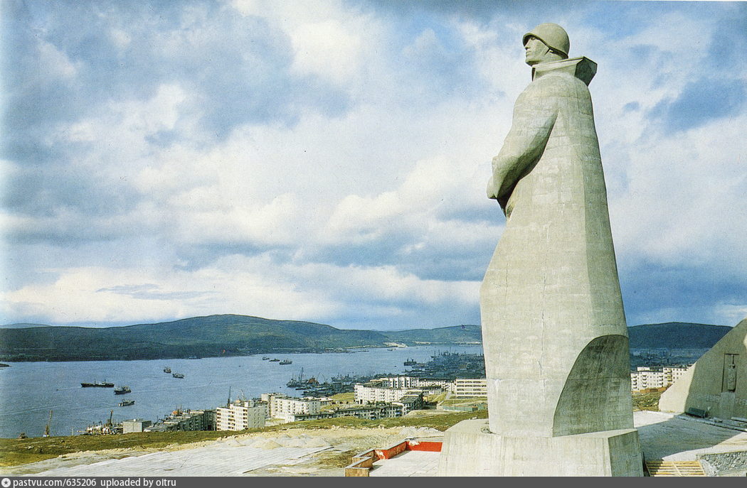 Памятники мурманска. Мемориал защитникам советского Заполярья. Мурманск защитникам советского Заполярья. Памятник защитникам Заполярья Мурманск. Мемориал защитникам советского Заполярья Алеша в Мурманске.