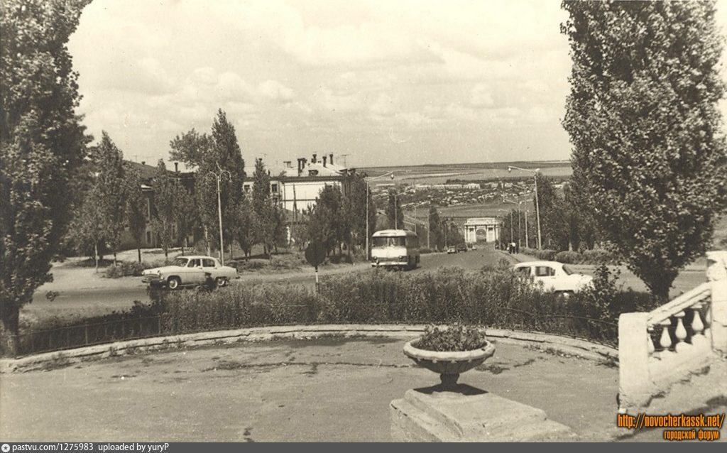 Площадь павлова новочеркасск фото Вид с пл. Троицкой на Триумфальную арку - Retro photos