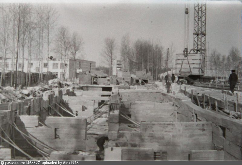 Стройка 1974 хабаровский край. Тобольск 6 микрорайон 26. Тобольск Строитель дом 3. Тобольск 6 мкр 43 дом. Тобольск 8 микрорайон 22.