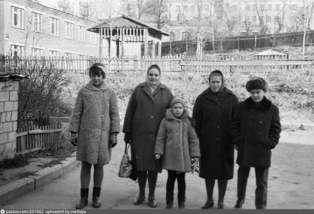 Двор между домами №4 и №6 Новодевичьего проезда
