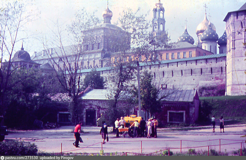 Старый прям. Сергиев Посад в 1950. Старинный город Сергиев Посад. Сергиев Посад древний город. Советская площадь Сергиев Посад старинная.