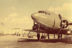 Самолёт Ли-2П в Ленинградском аэропорту (1950)
