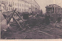 Разбитый трамвай на площади Нахимсона (1941)
