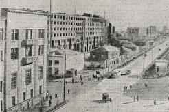 Улица Спартака. На переднем плане здание обкома ВКП(б) (1936)