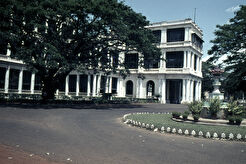 Raj Bhavan (ஆளுநர் மாளிகை) (1965)
