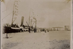 Причал у гостиницы (1892)
